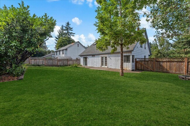 Building Photo - Renovated 4-bdrm, 2-bath Tualatin home—Corner lot, fenced yard, & prime location