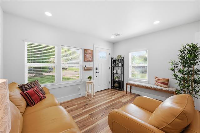 Building Photo - 303 Brodie St