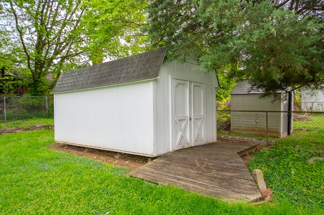 Building Photo - 1518 McKay Ave