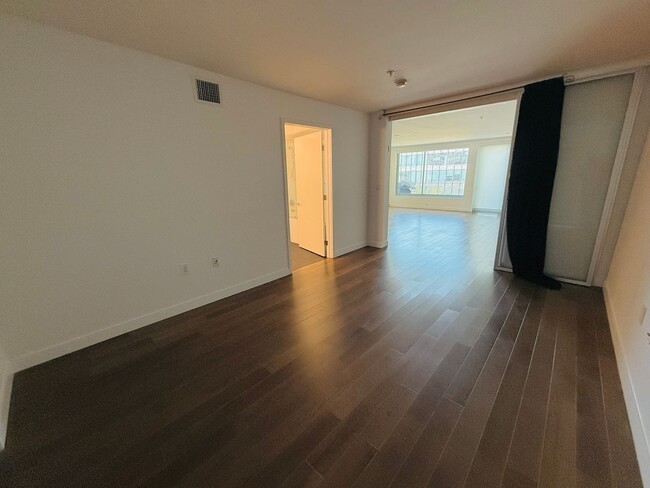 Building Photo - DTLA Penthouse Floor 1BD Condo w/Utilities...