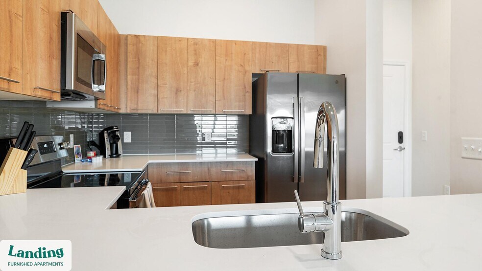 Building Photo - 5256 International Dr