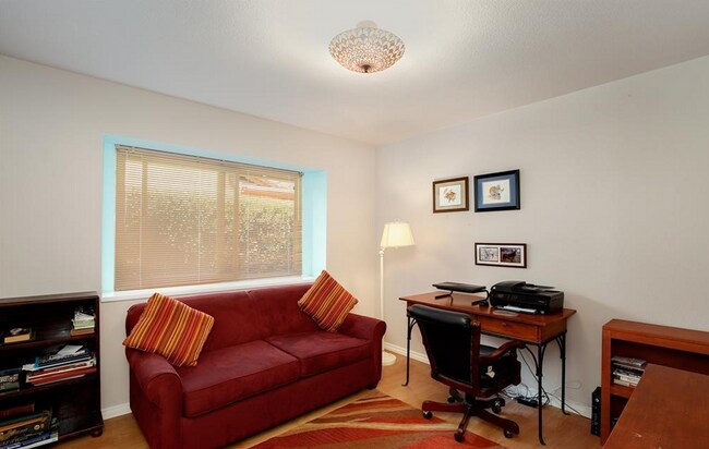 Building Photo - Very Cute 3 bedroom 2 bath Home!!