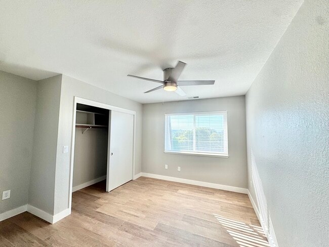 Building Photo - Beaitifully updated 2 bedroom 1.5 bathroom...