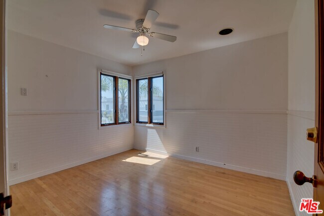 Building Photo - 127 Abalone Ave