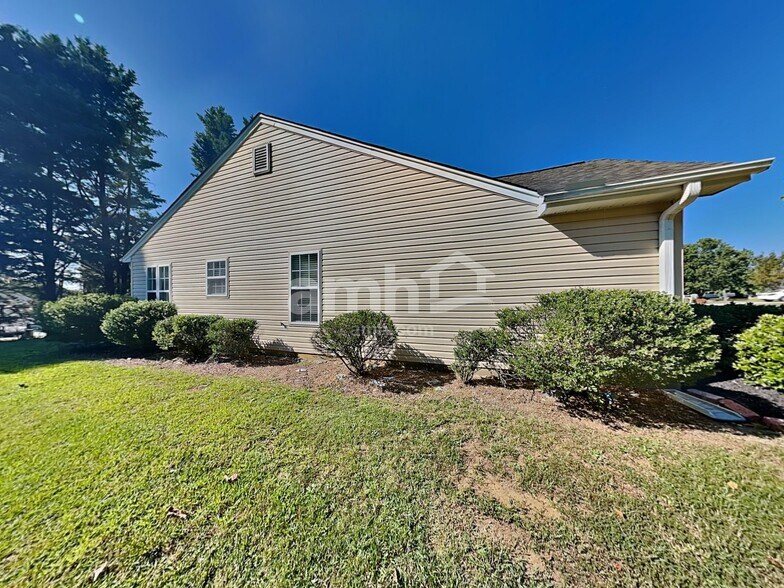 Building Photo - 12 Avalon Ct