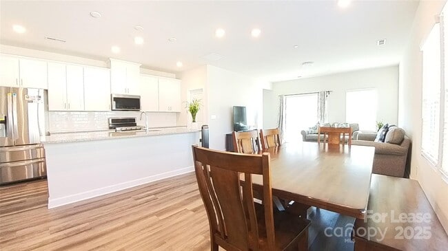 Building Photo - 2604 Greenmarket Dr