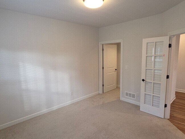 Building Photo - W239N3743 River Birch Ct