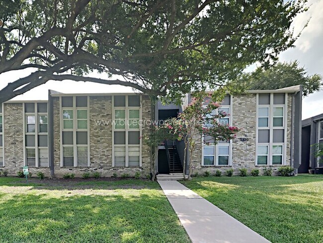 Primary Photo - 5105 Skillman St