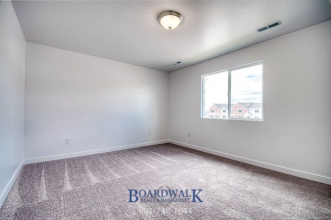 Building Photo - Beautiful 3 Bed 2 Bath Herriman Townhome!