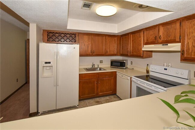 Building Photo - 605 Spring Meadow Rd