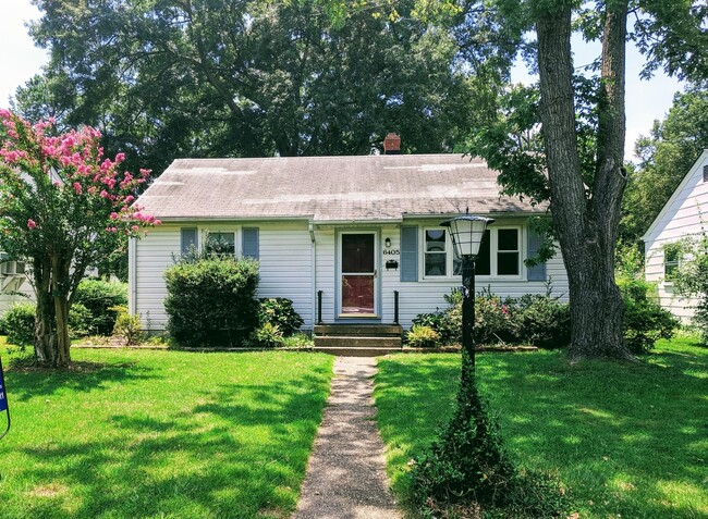 Building Photo - Spacious 3bdrm/2bth Home Located in a Well Established Neighborhood in Richmond's West End  Conve...