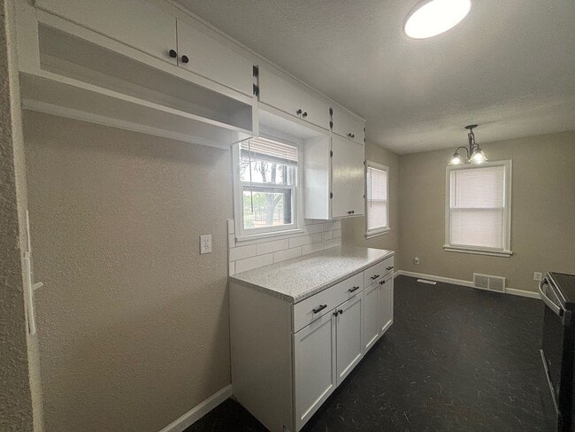 Building Photo - Perfect for Anyone Looking for a Move-in-Ready Space That Feels Like Home! Rent or Rent To Own Av...