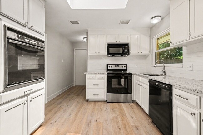 Building Photo - 13216 Meandering Way
