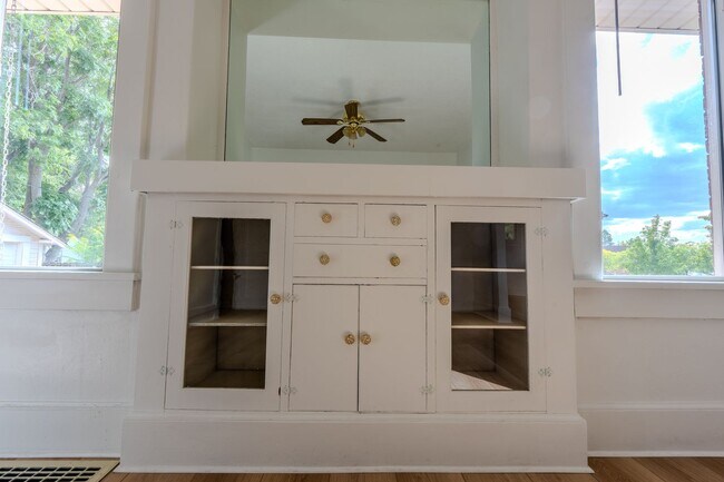 Building Photo - Brown Duplex