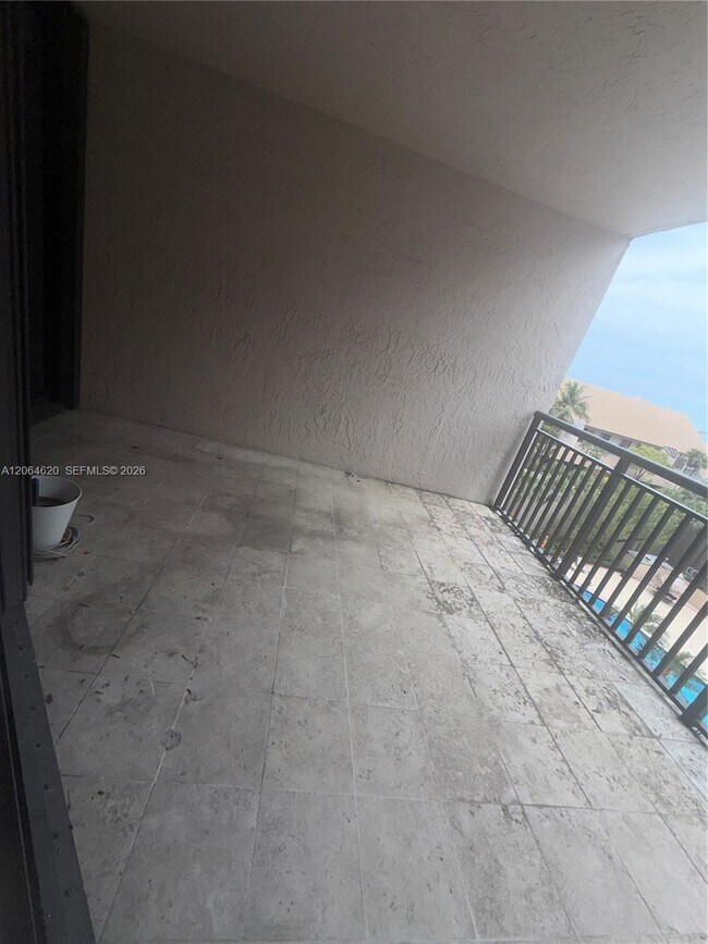 Building Photo - 540 Brickell Key Dr