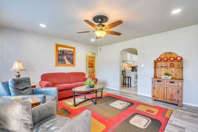 Building Photo - 1923 Lake Ave