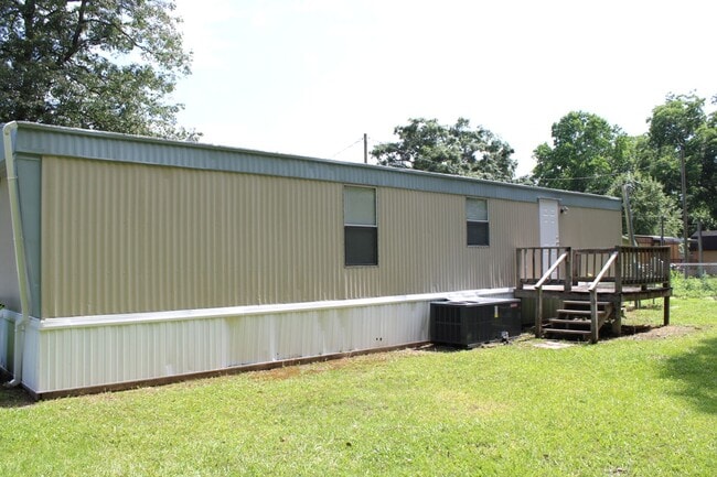 Building Photo - Peaceful Living in Havelock