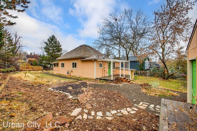 Building Photo - 2 br, 1 bath House - 1605 5th St.