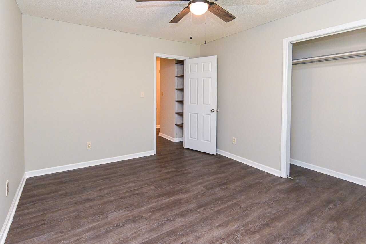 Building Photo - 157 Greenwood Dr