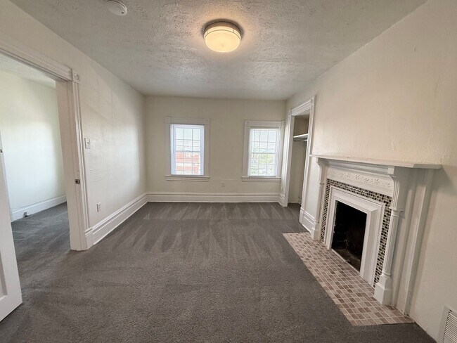 Building Photo - Updated 4BR / 2 Bath Home with off-street parking!