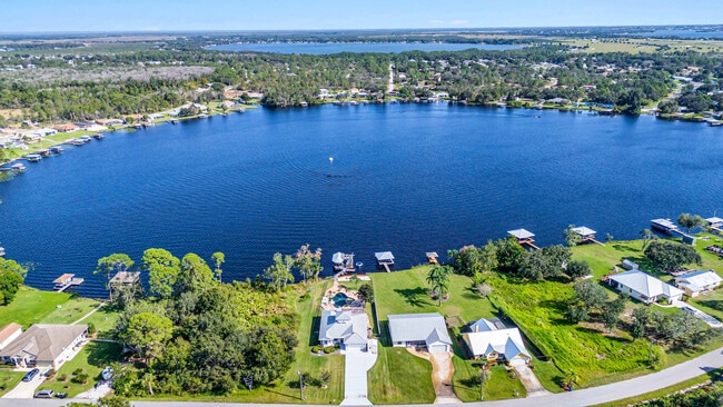 Building Photo - 1028 Lake Carrie Dr
