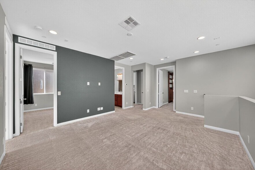 Building Photo - 8909 Wallner St