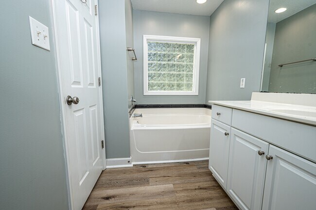 Building Photo - 614 Walnut Dr