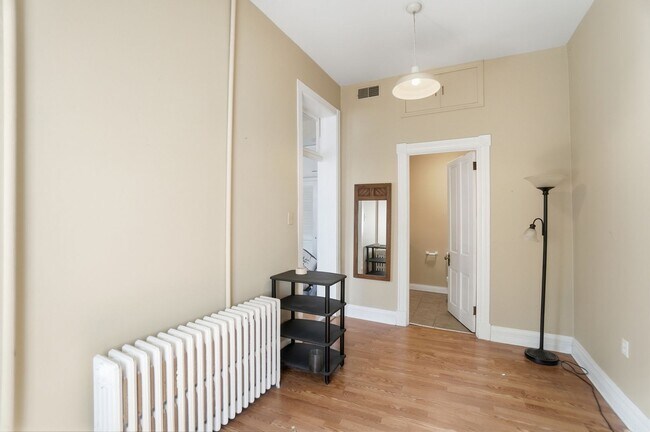 Building Photo - 1220 Louden St
