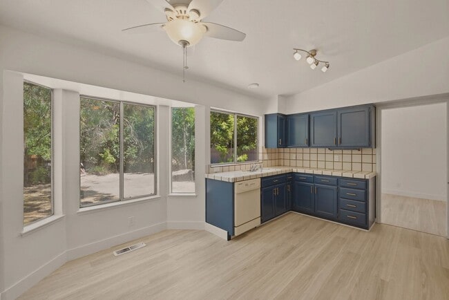 Building Photo - 25 Miwok Ct