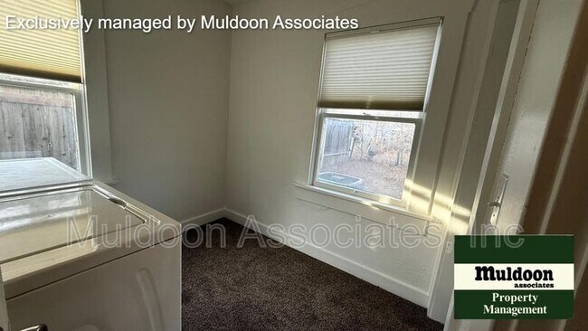 Building Photo - 1137 Van Buren St