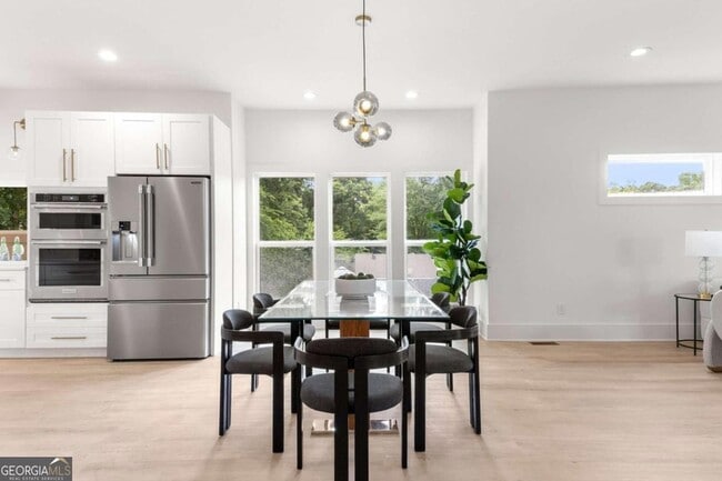 Building Photo - 24 Hutchinson St NE