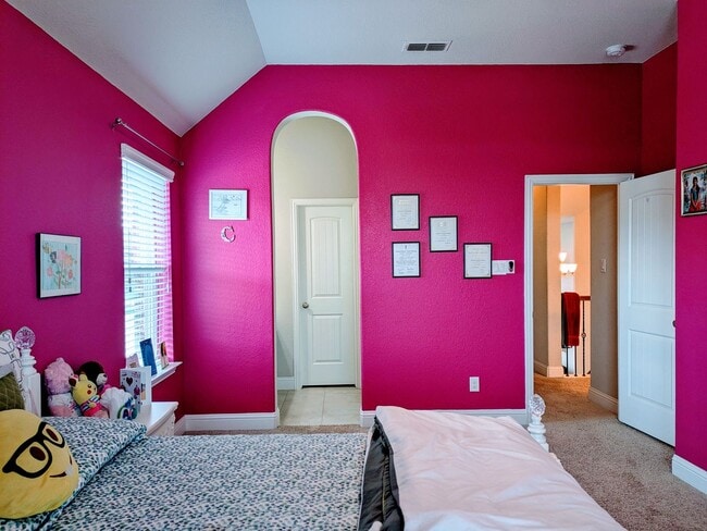 Building Photo - 2472 Twin Oaks Dr