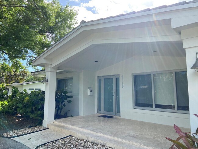 Building Photo - 9840 SW 69th Ave