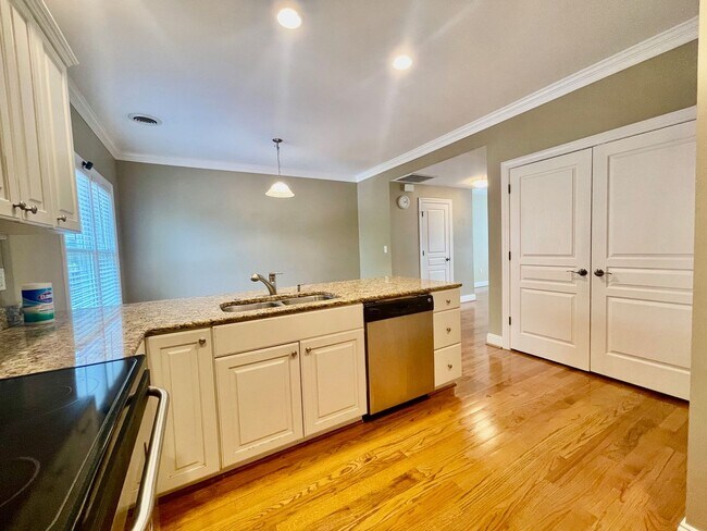 Building Photo - 3 Bedroom 2.5 Bath in the Vista