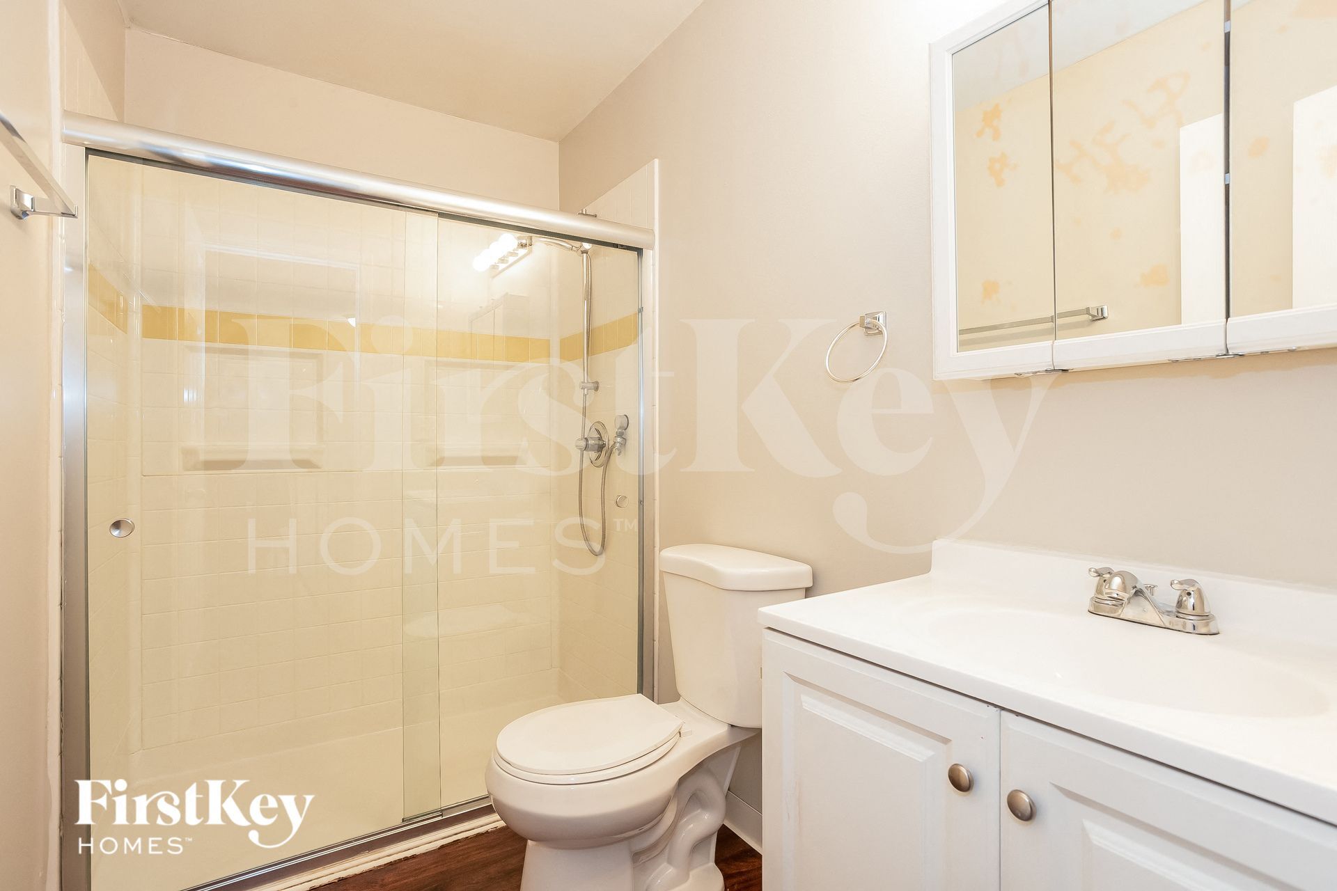 Building Photo - 565 Franklin Ave