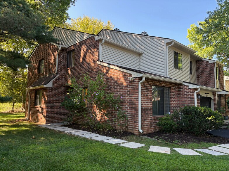 Building Photo - 101 Elgin Ct