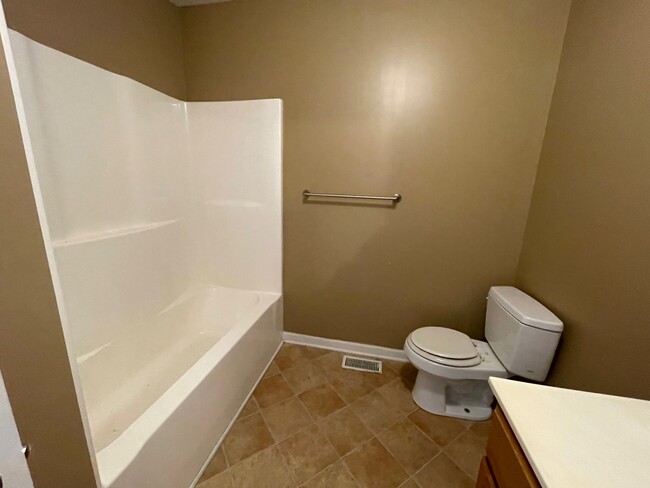 Building Photo - 2608 Deerfield Blvd