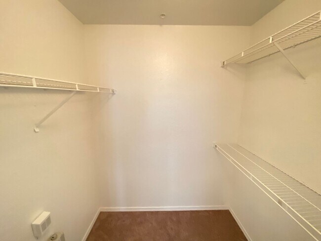 Building Photo - Second Floor Apartment with Balcony View! ...