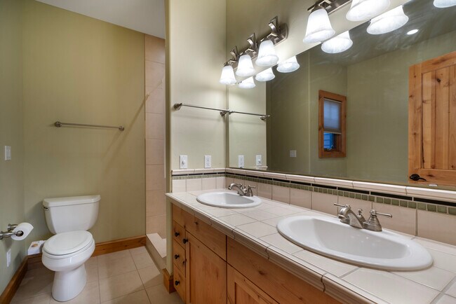 Building Photo - 150 Adams St