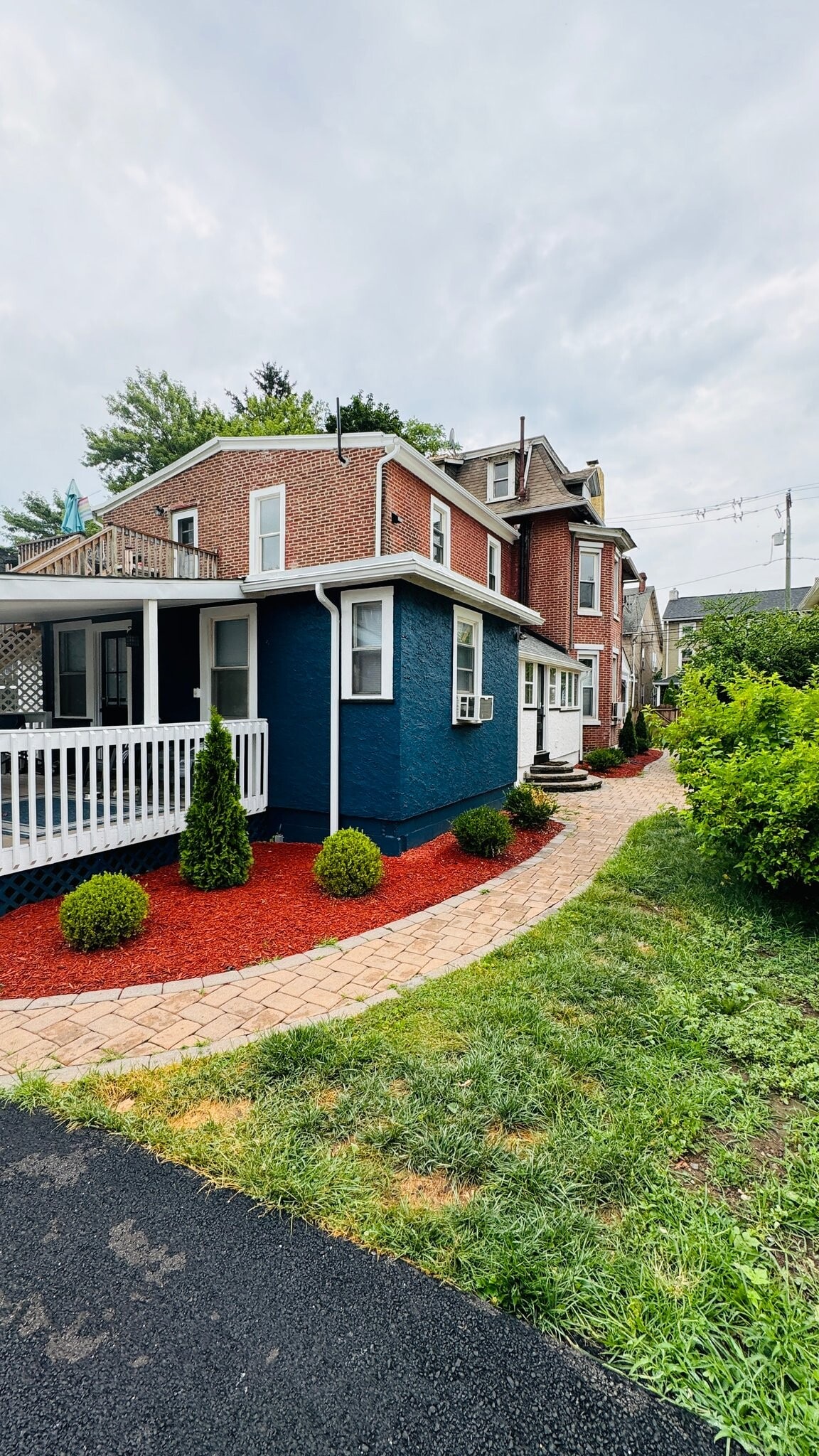 Building Photo - 208 Bridge St