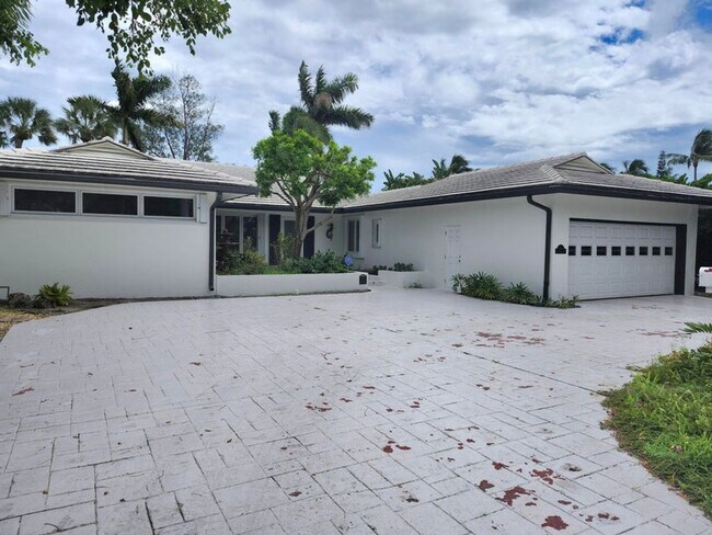 Building Photo - 814 N Golfview Rd