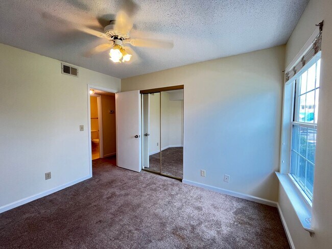 Building Photo - First Floor, Unfurnished, 3 Bedroom, 2 Bath Condo with Screened-in Back Patio!