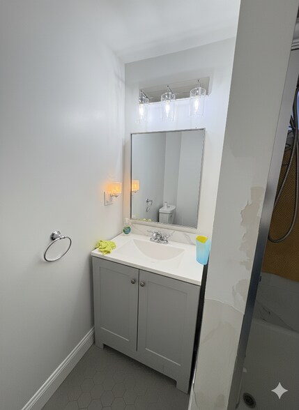 Building Photo - 149 Glenway St