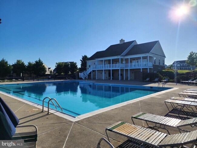 Building Photo - 500 Husky Trl