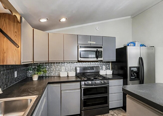 Building Photo - Bright 2 Bedroom, 1 Bath Home in Windsor, Pa!