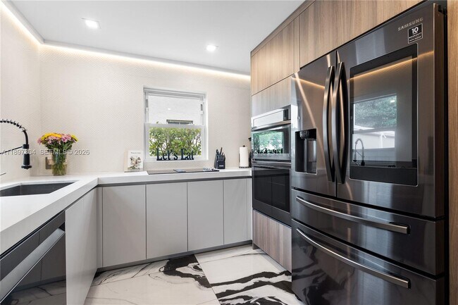 Building Photo - 1544 Michigan Ave