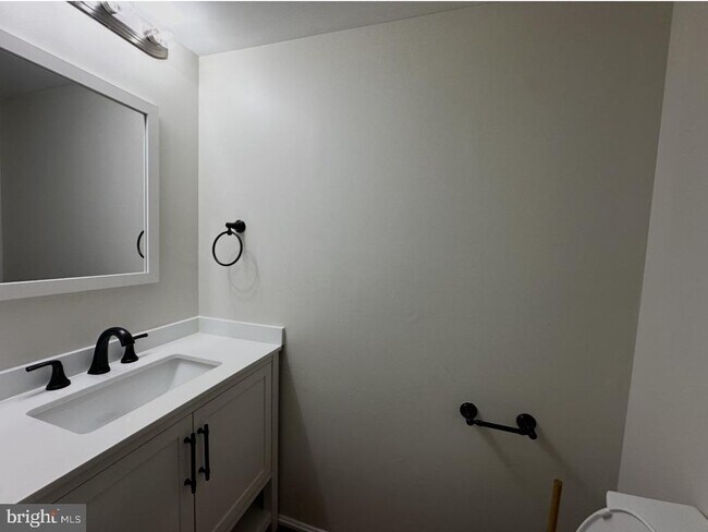 Building Photo - 11747 Lone Tree Ct
