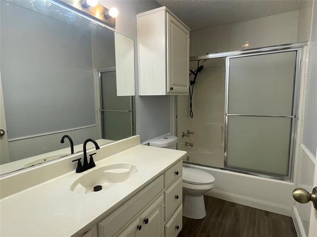 Building Photo - 2111 Meadowview Dr