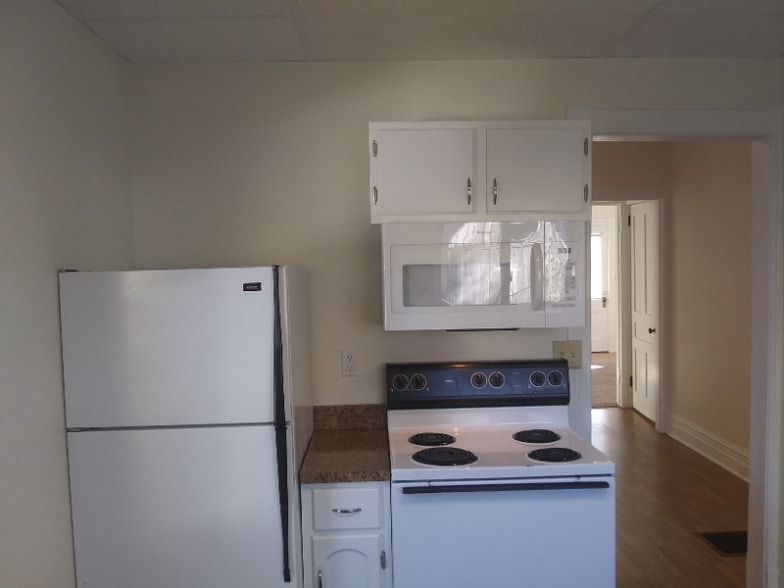 Building Photo - 205 E Pine St