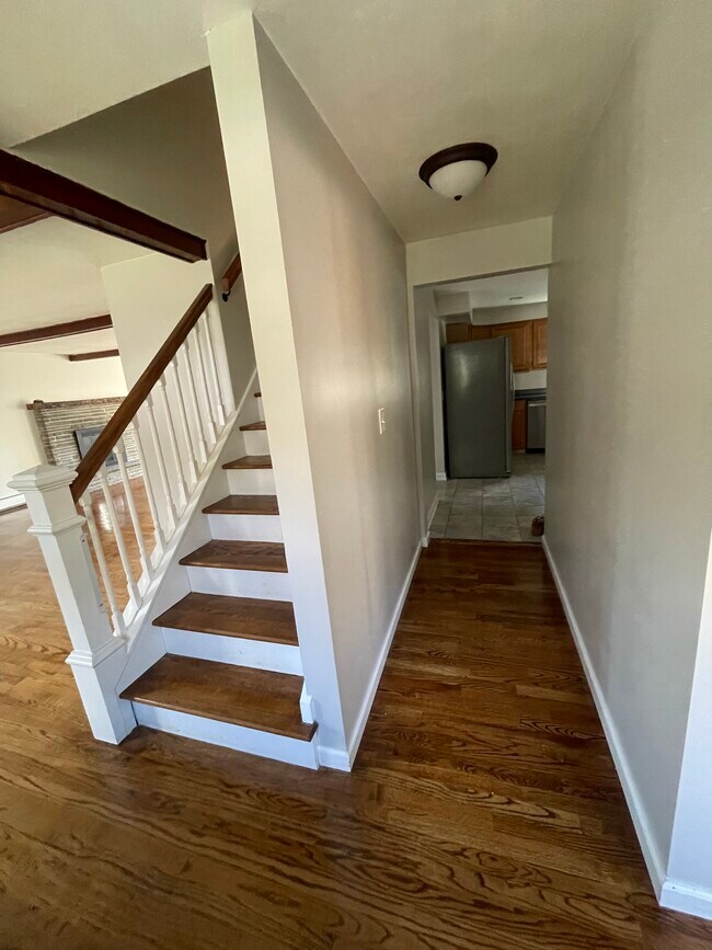 Building Photo - 1009 Beechwood Ln